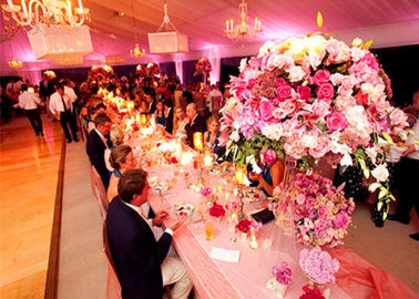 300명의 사람들을 위한 호화스러운 큰 옥외 결혼식 사건 천막은 저항하는 찢습니다